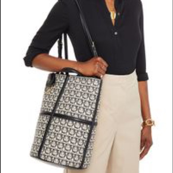 Salvatore Ferragamo Gancini Jacquard Monogram Logo Maxi Canvas Bucket Tote Bag - Picture 7 of 16